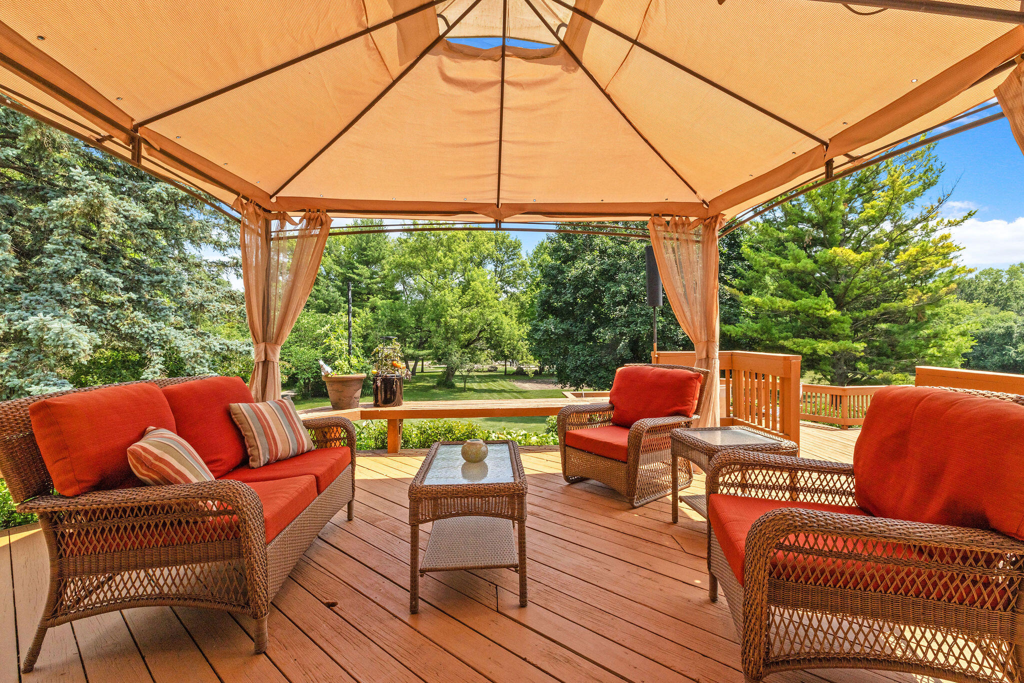 Wisconsin Lake Home for sale (MLS#: 1923864) at 10524 N O'Connell Ln, in Mequon, Wisconsin. (21 of 33)