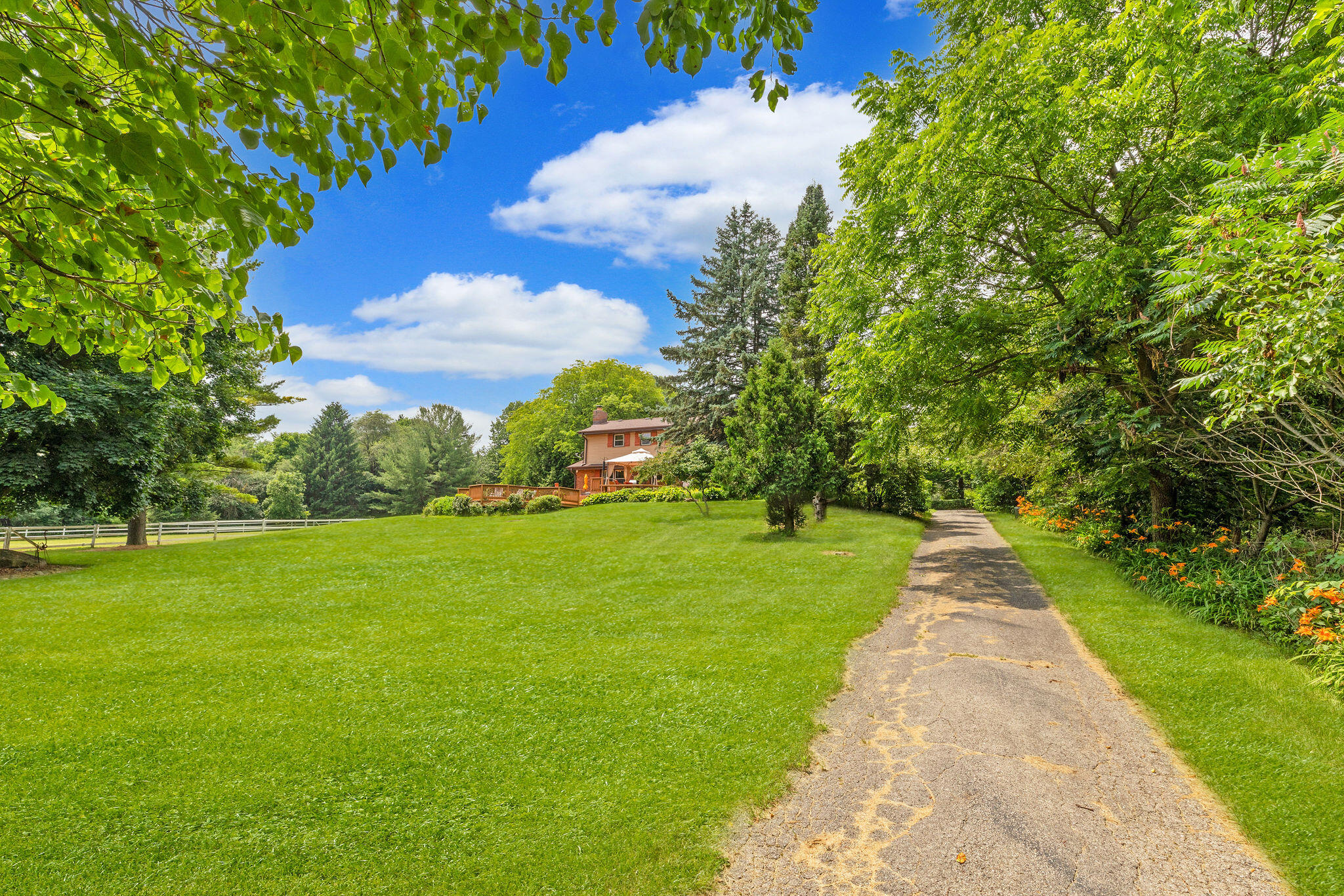Wisconsin Lake Home for sale (MLS#: 1923864) at 10524 N O'Connell Ln, in Mequon, Wisconsin. (25 of 33)
