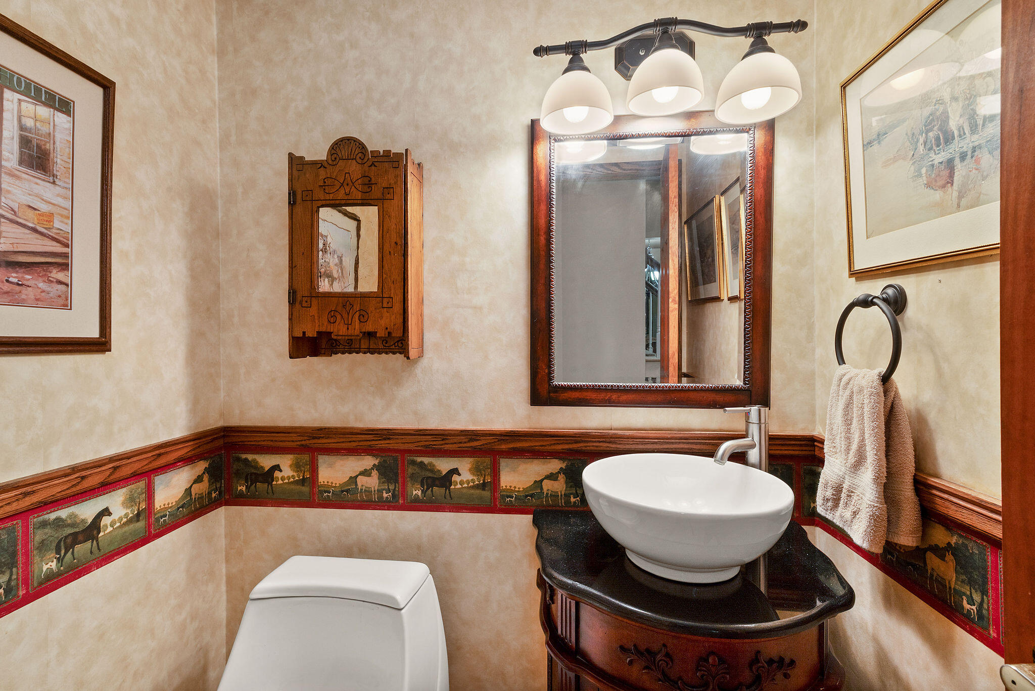 Wisconsin Lake Home for sale (MLS#: 1923864) at 10524 N O'Connell Ln, in Mequon, Wisconsin. (6 of 33)