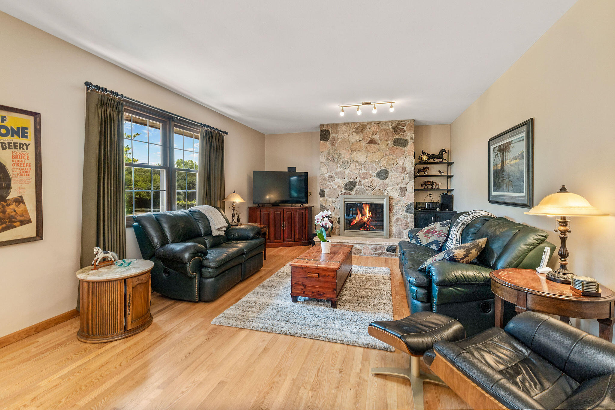 Wisconsin Lake Home for sale (MLS#: 1923864) at 10524 N O'Connell Ln, in Mequon, Wisconsin. (7 of 33)