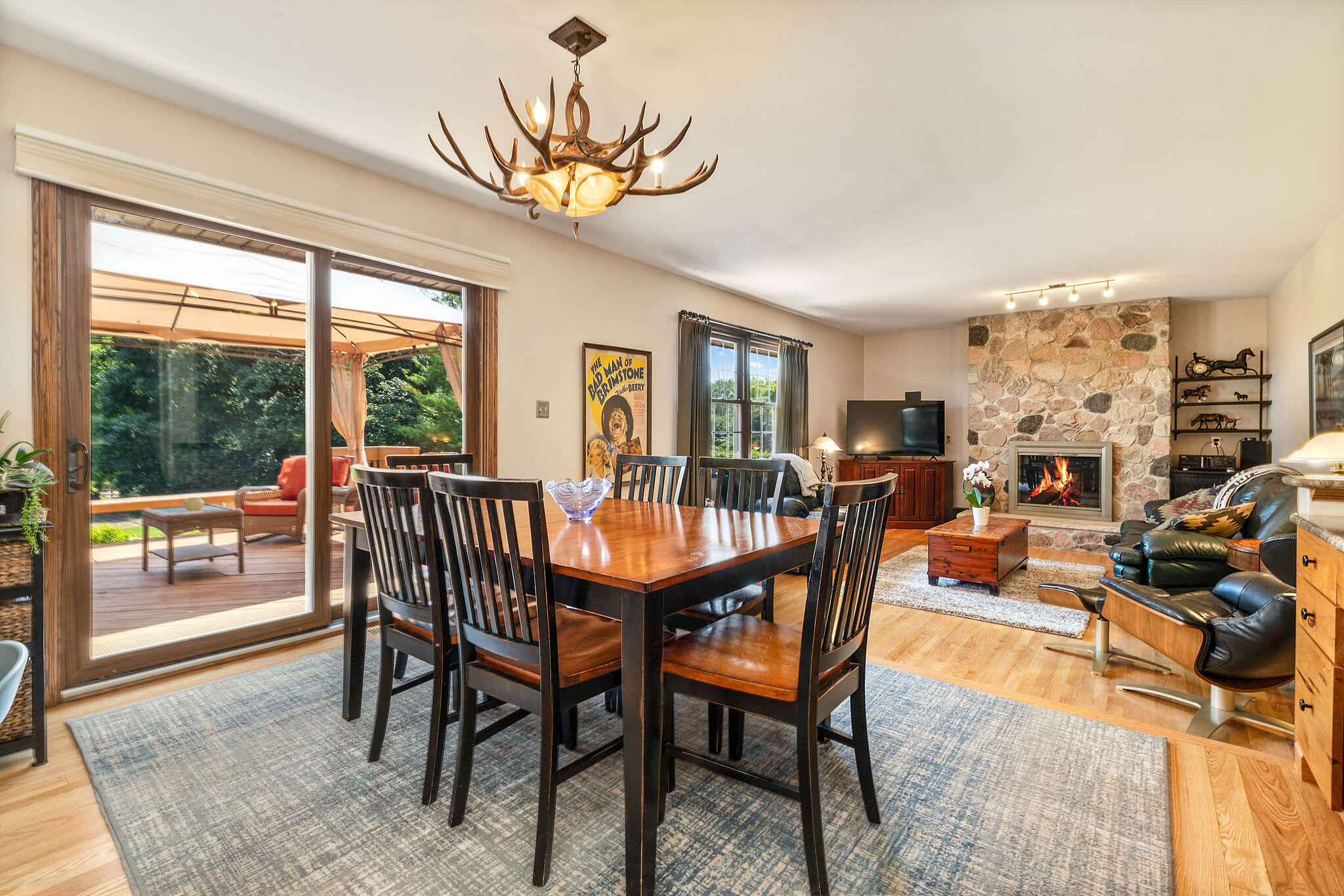 Wisconsin Lake Home for sale (MLS#: 1923864) at 10524 N O'Connell Ln, in Mequon, Wisconsin. (9 of 33)