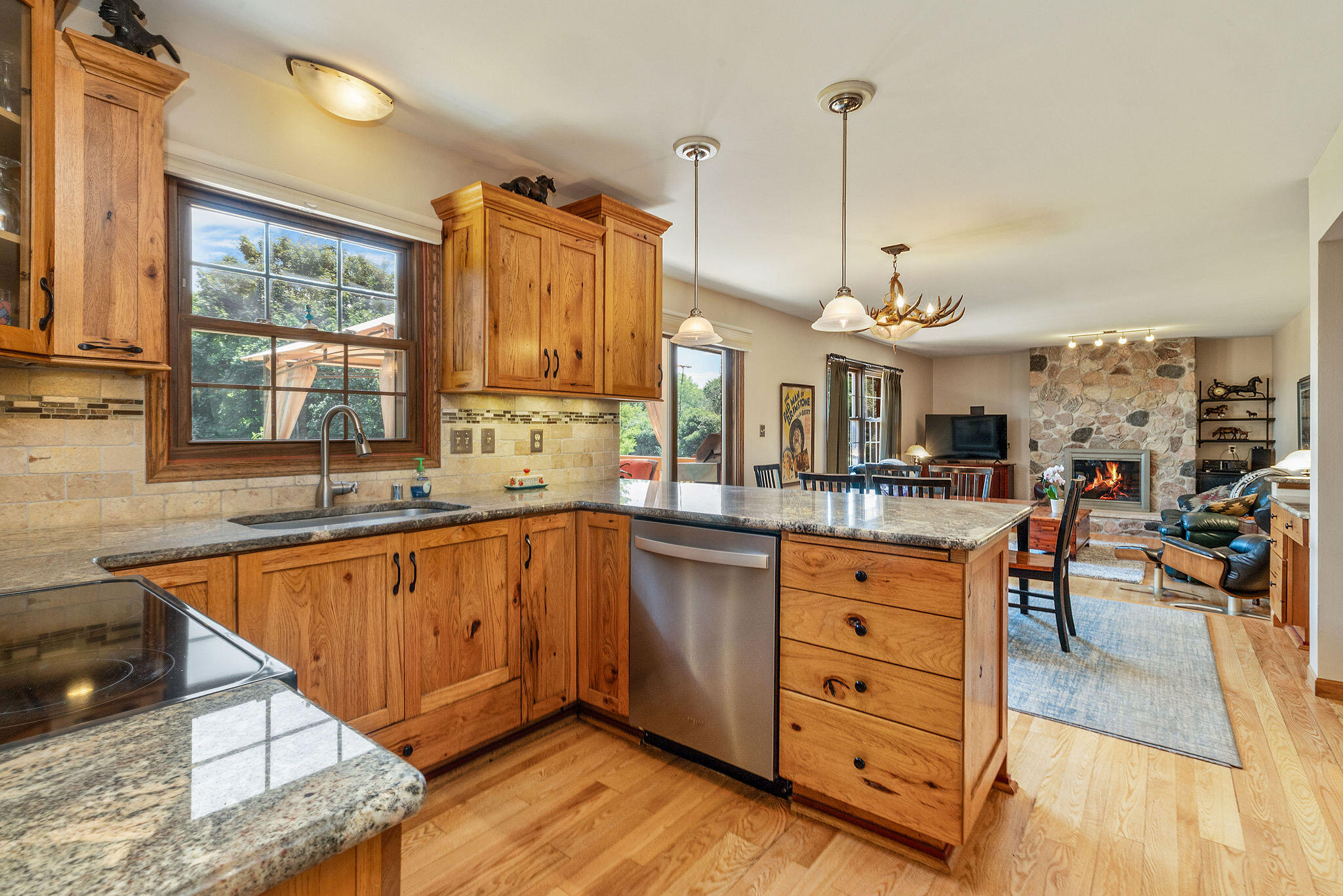 Wisconsin Lake Home for sale (MLS#: 1923864) at 10524 N O'Connell Ln, in Mequon, Wisconsin. (10 of 33)