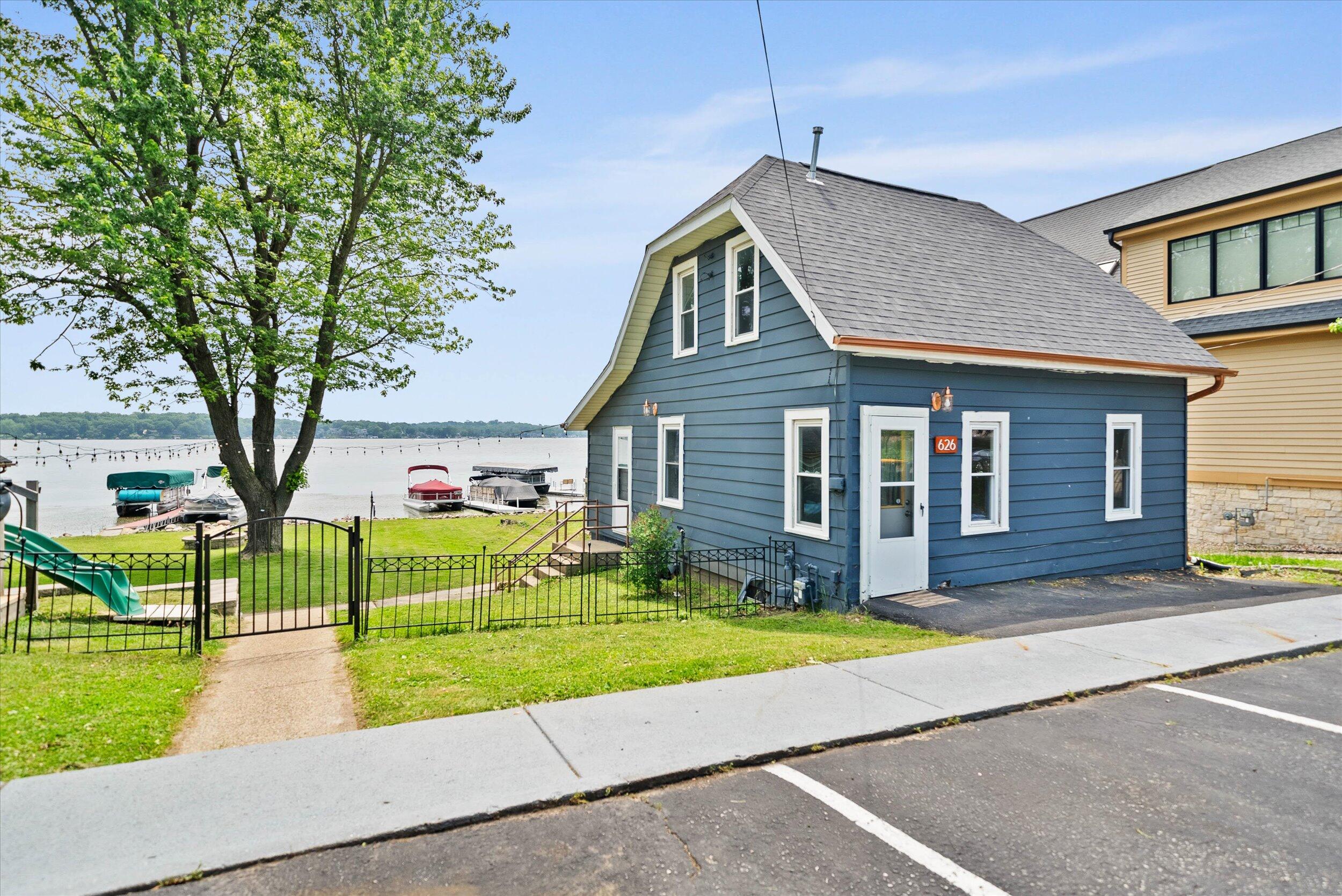 Wisconsin Lake Home for sale (MLS#: 1923887) at 620  Kopmeier Dr, in Pewaukee, Wisconsin. (20 of 48)