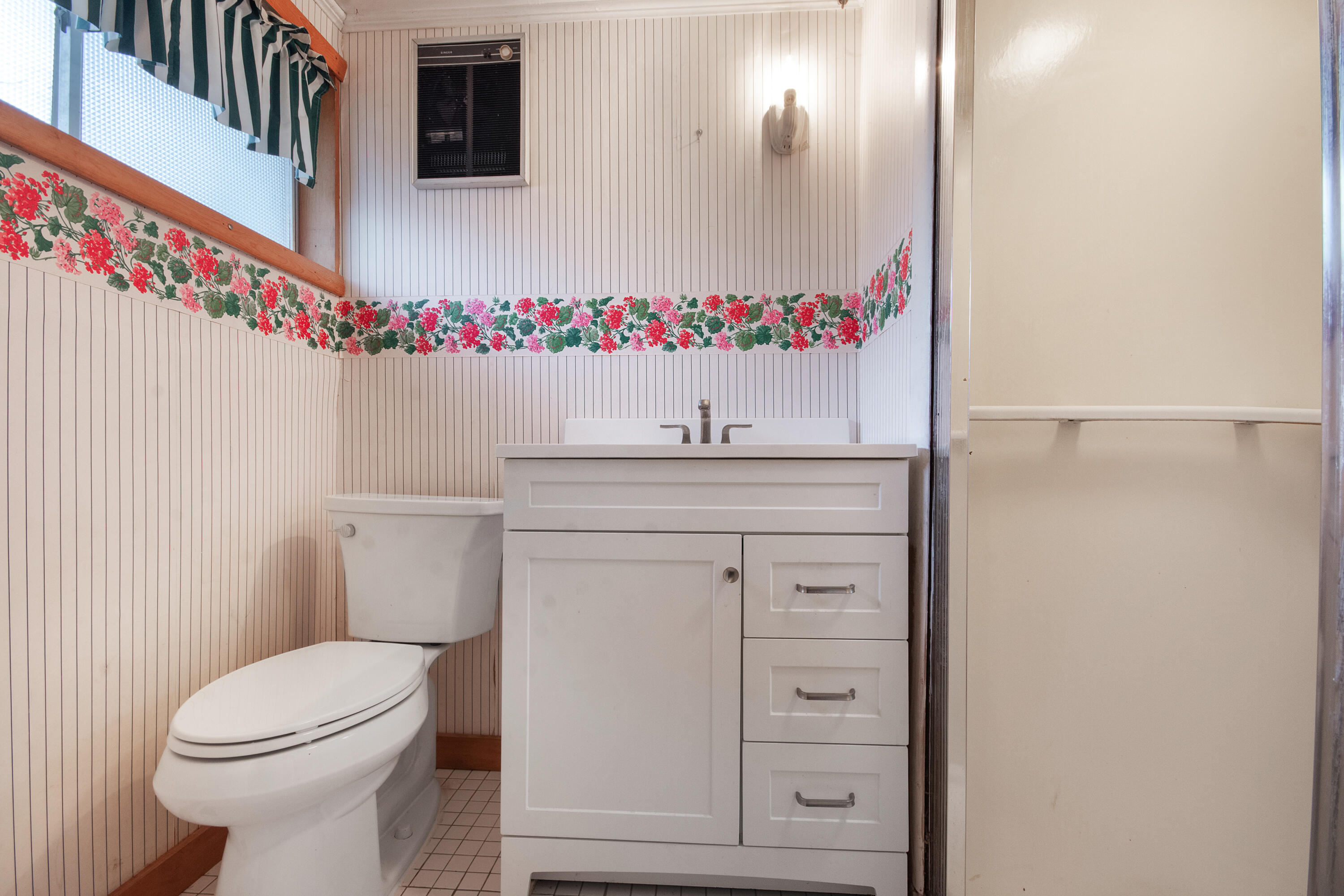Wisconsin Lake Home for sale (MLS#: 1923923) at 332  Oak Ridge Dr, in Twin Lakes, Wisconsin. (13 of 27)