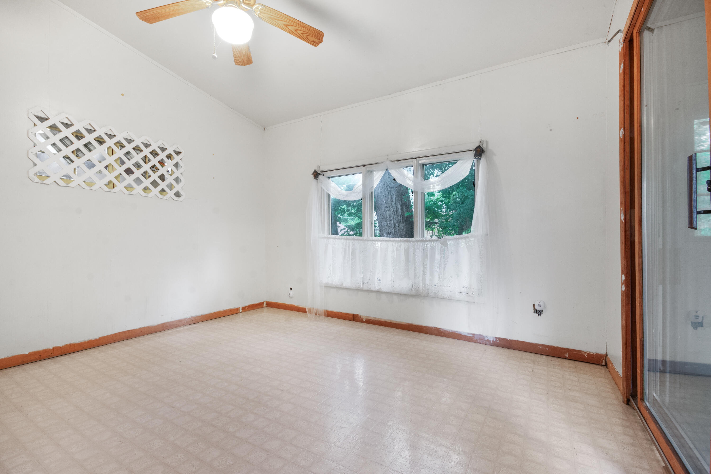 Wisconsin Lake Home for sale (MLS#: 1923923) at 332  Oak Ridge Dr, in Twin Lakes, Wisconsin. (8 of 27)