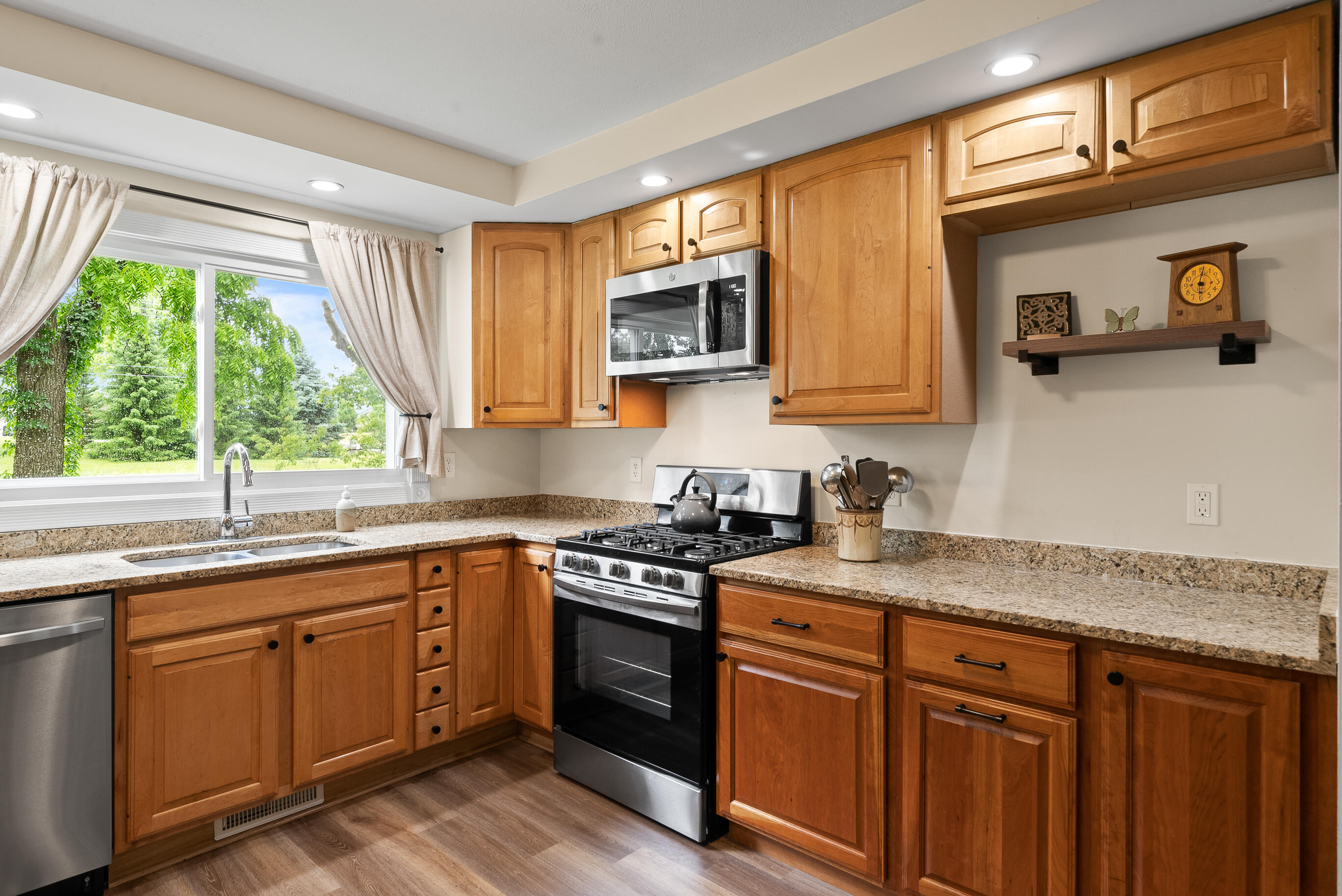 Wisconsin Lake Home for sale (MLS#: 1923976) at 2832  County Road O -, in Delavan, Wisconsin. (17 of 57)