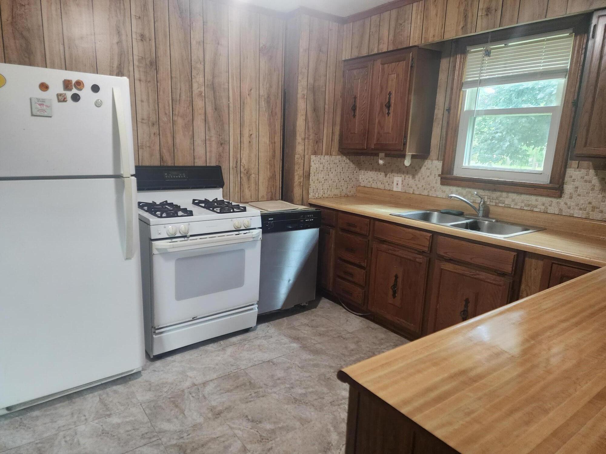 Wisconsin Lake Home for sale (MLS#: 1924021) at N1247  Highland Dr, in Bloomfield, Wisconsin. (15 of 24)