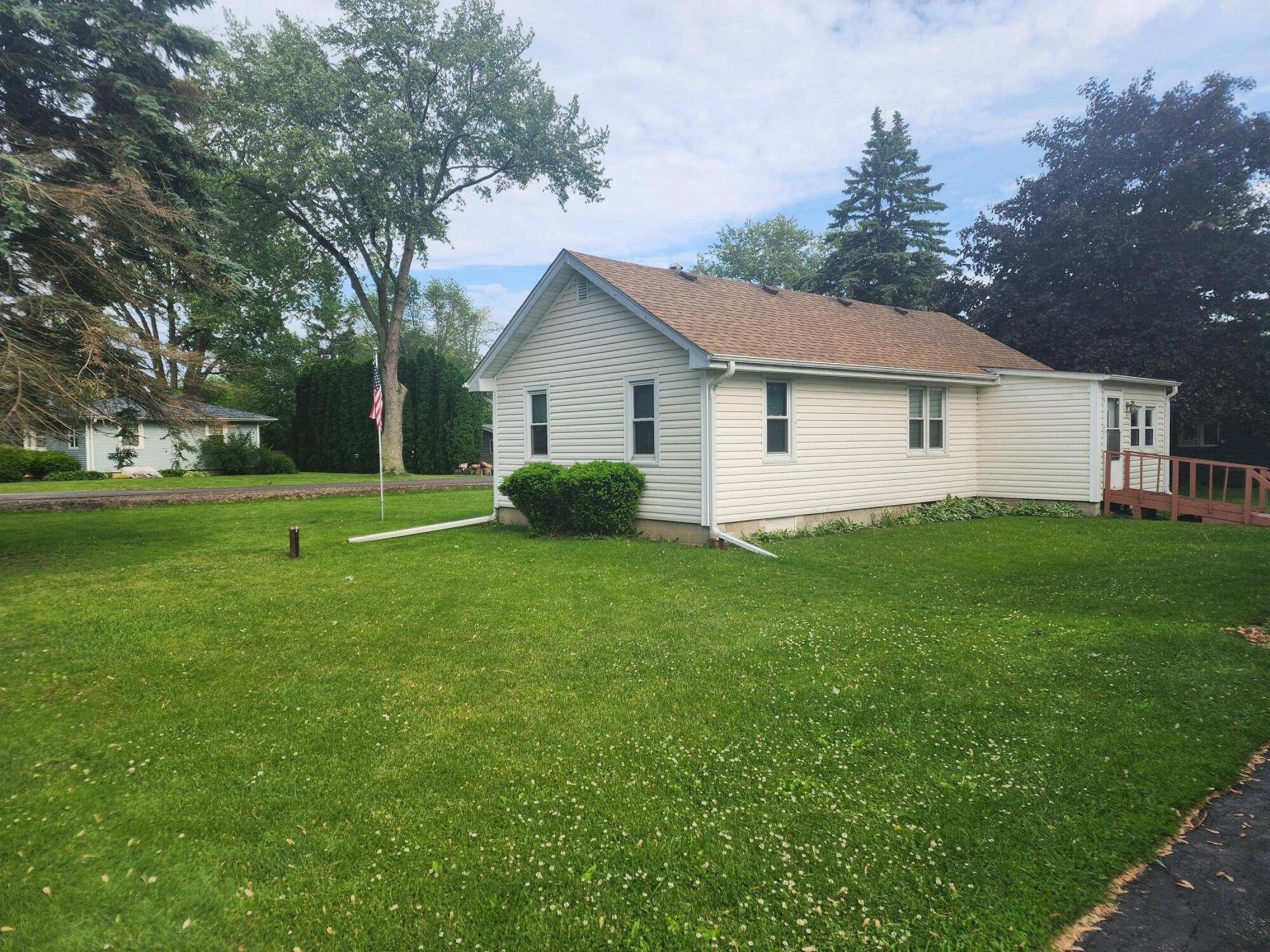 Wisconsin Lake Home for sale (MLS#: 1924021) at N1247  Highland Dr, in Bloomfield, Wisconsin. (4 of 24)