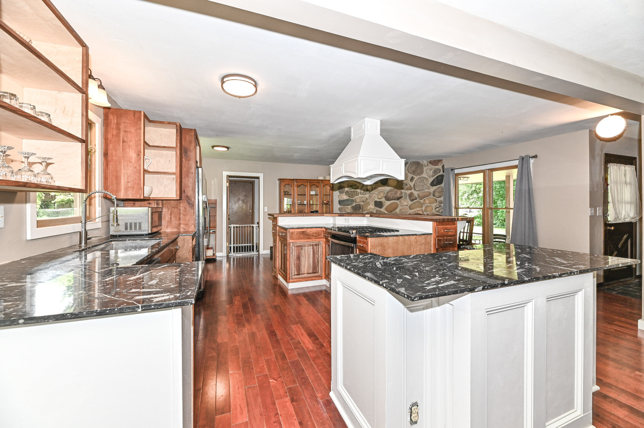 Wisconsin Lake Home for sale (MLS#: 1924056) at 4927  Kings Cove Rd, in Caledonia, Wisconsin. (11 of 40)