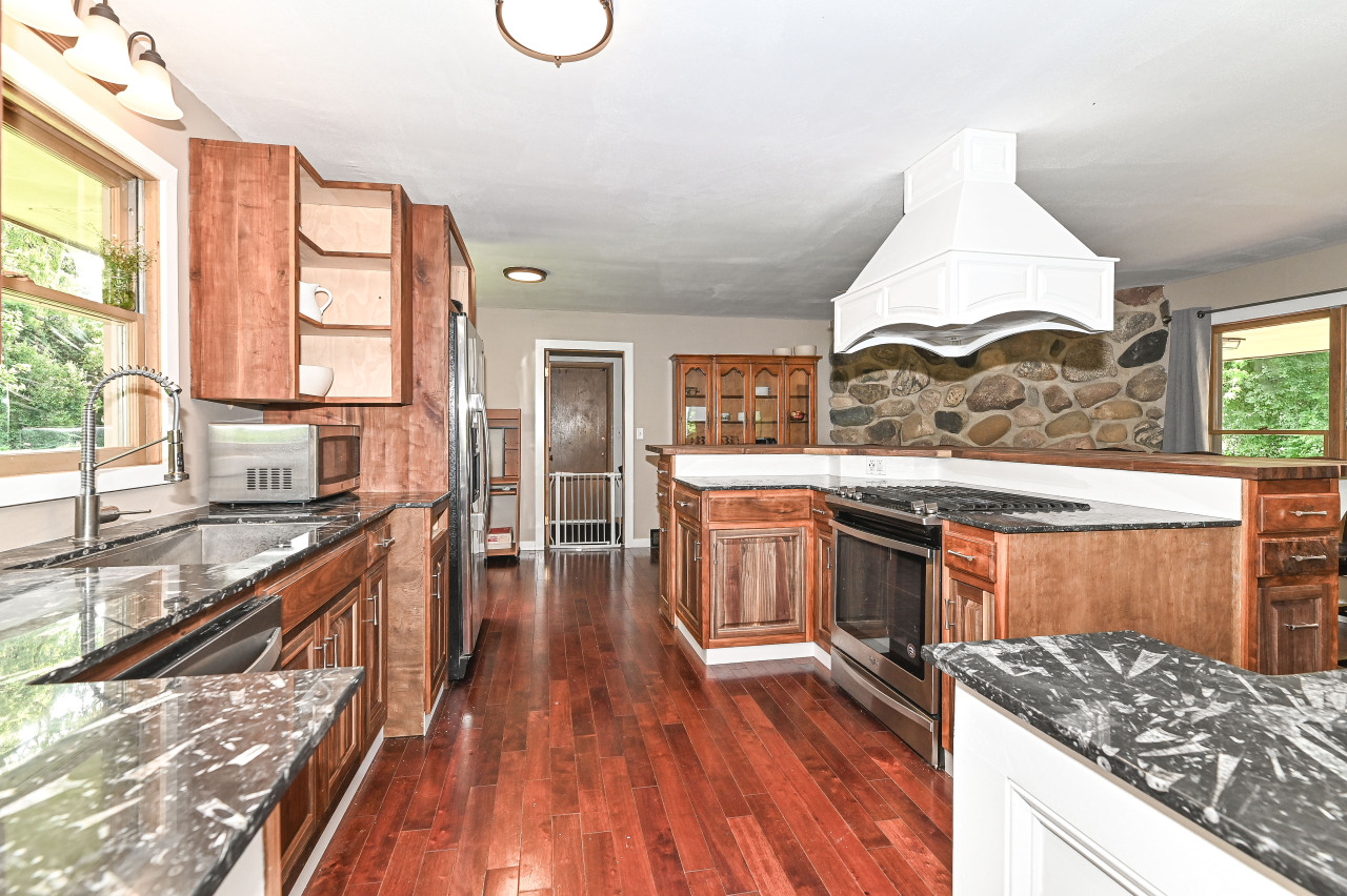 Wisconsin Lake Home for sale (MLS#: 1924056) at 4927  Kings Cove Rd, in Caledonia, Wisconsin. (12 of 40)