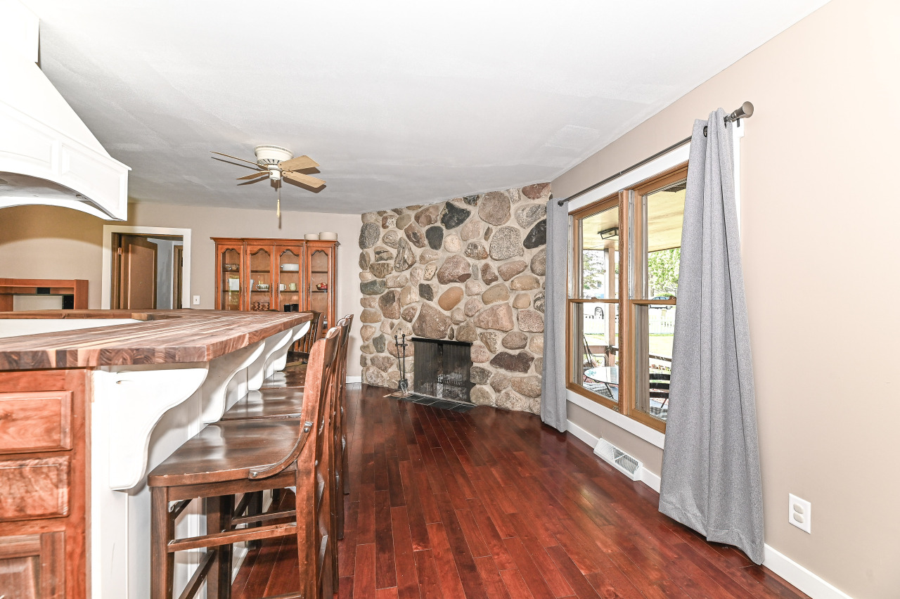 Wisconsin Lake Home for sale (MLS#: 1924056) at 4927  Kings Cove Rd, in Caledonia, Wisconsin. (15 of 40)