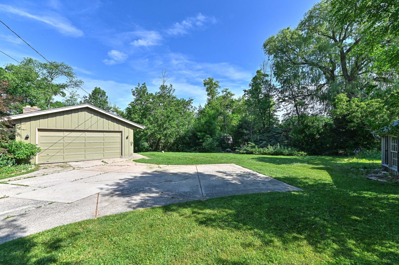 Wisconsin Lake Home for sale (MLS#: 1924056) at 4927  Kings Cove Rd, in Caledonia, Wisconsin. (35 of 40)