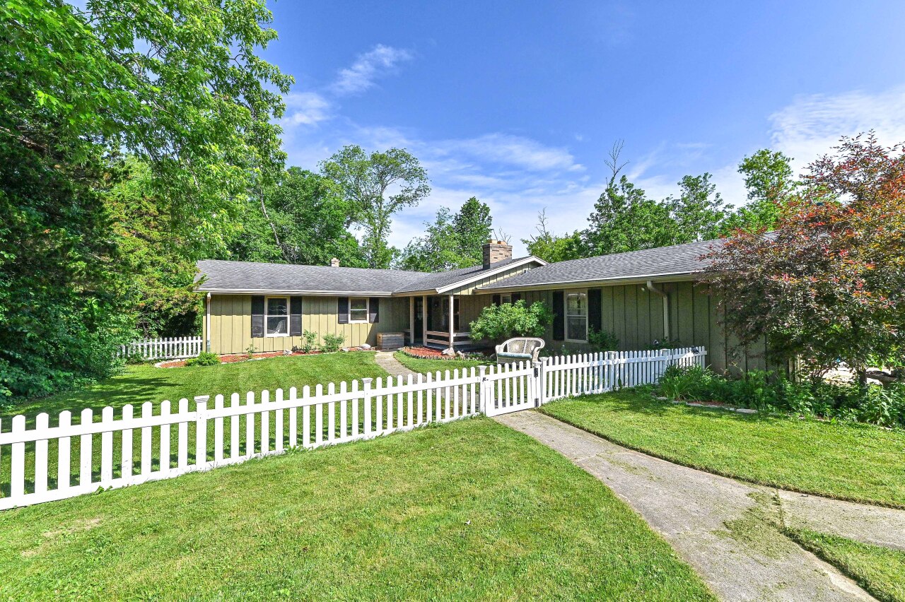 Wisconsin Lake Home for sale (MLS#: 1924056) at 4927  Kings Cove Rd, in Caledonia, Wisconsin. (5 of 40)