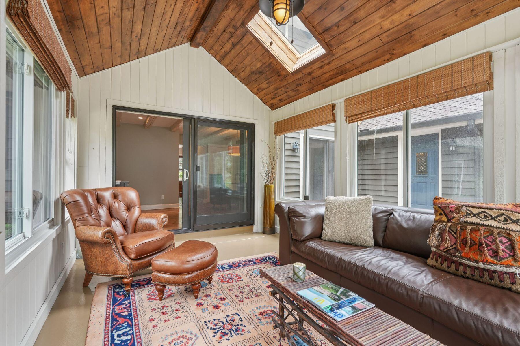 Wisconsin Lake Home for sale (MLS#: 1924103) at 1385 E Sauk Rd, in Grafton, Wisconsin. (16 of 40)
