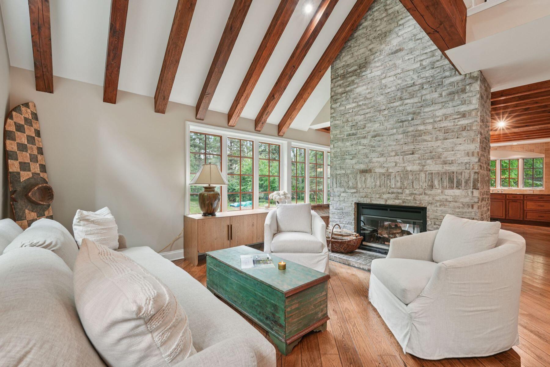Wisconsin Lake Home for sale (MLS#: 1924103) at 1385 E Sauk Rd, in Grafton, Wisconsin. (6 of 40)