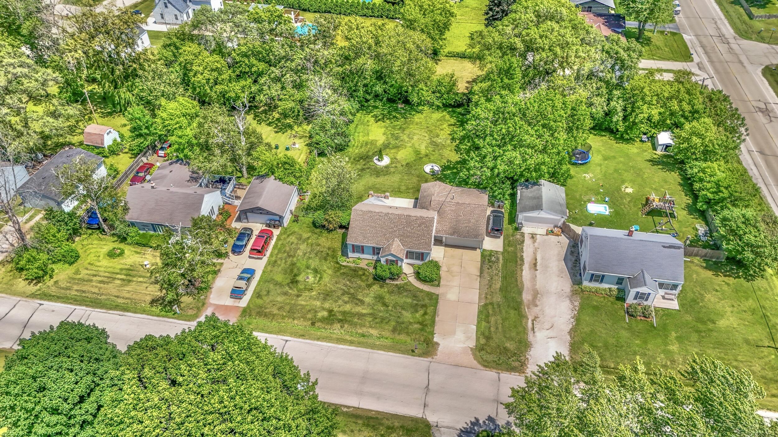 Wisconsin Lake Home for sale (MLS#: 1924162) at 7015  Cliffside Dr, in Caledonia, Wisconsin. (3 of 34)