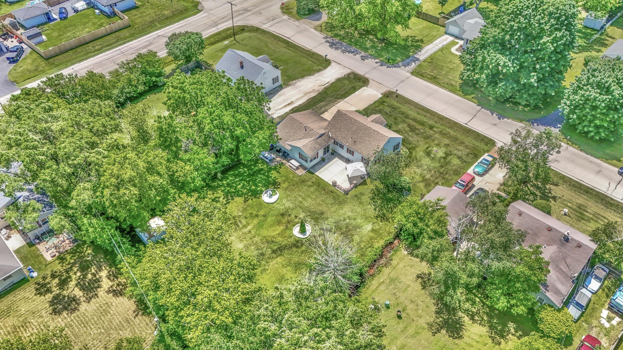 Wisconsin Lake Home for sale (MLS#: 1924162) at 7015  Cliffside Dr, in Caledonia, Wisconsin. (27 of 34)