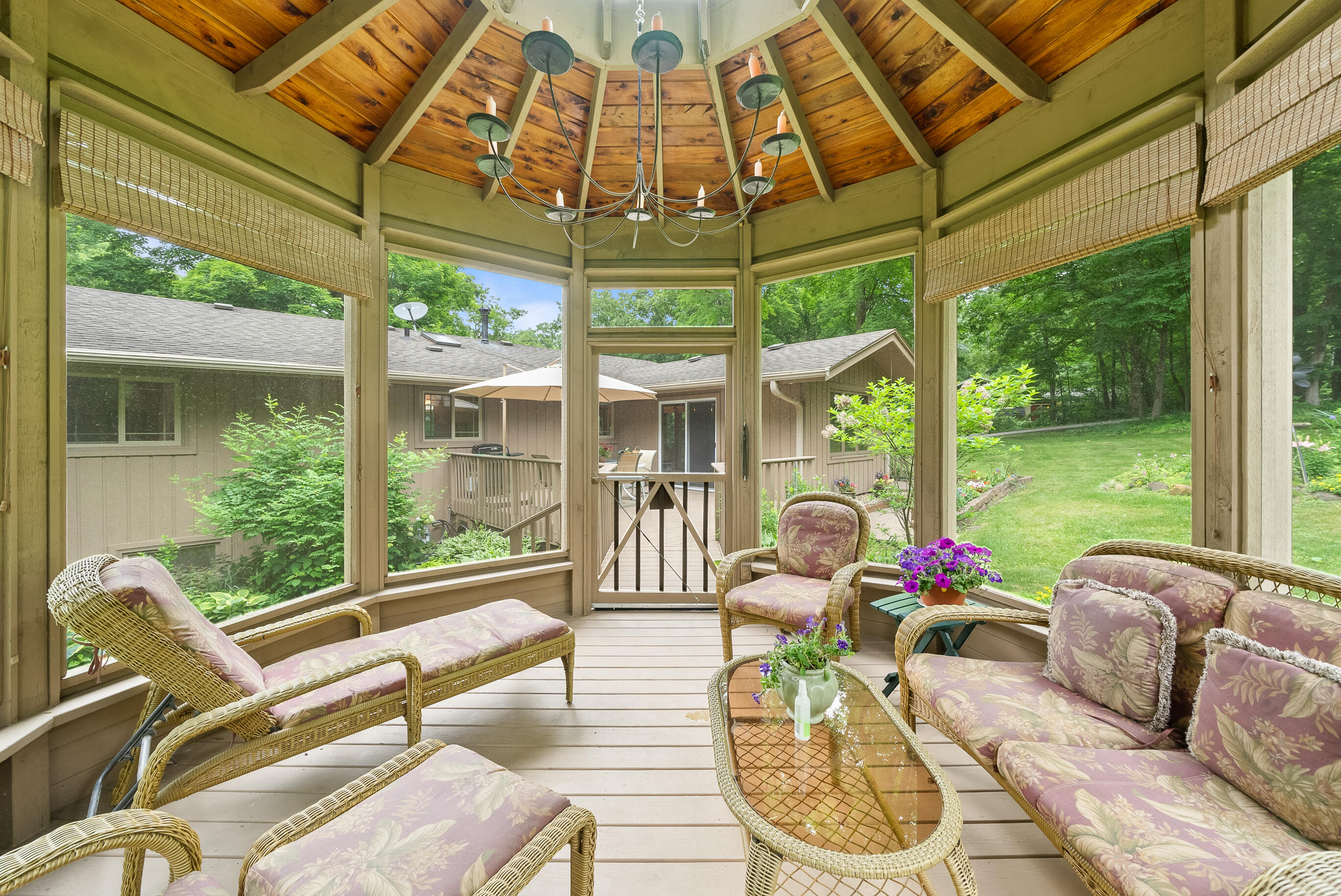 Wisconsin Lake Home for sale (MLS#: 1924257) at N2831  Wildwood Dr, in Geneva, Wisconsin. (24 of 37)