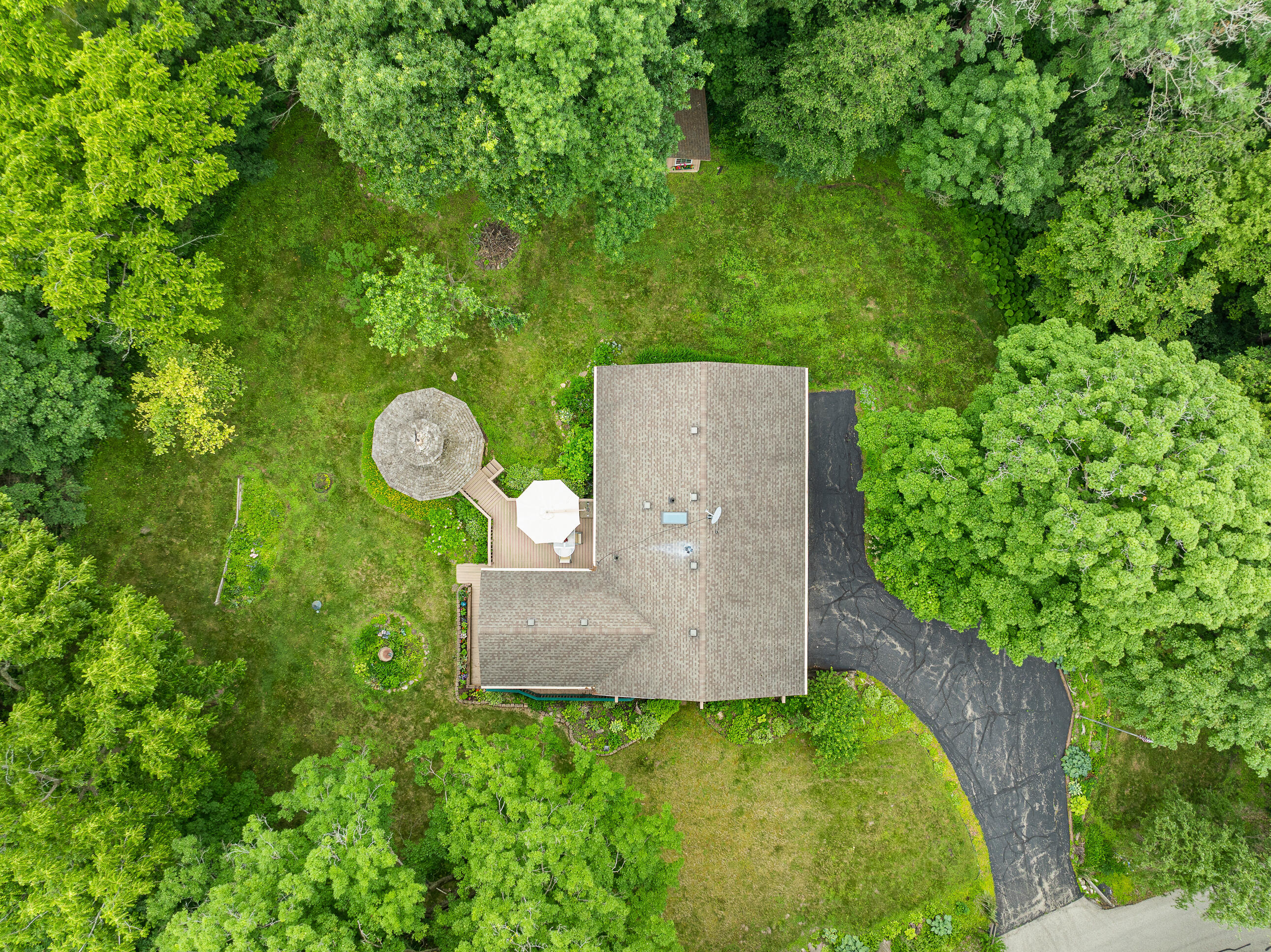 Wisconsin Lake Home for sale (MLS#: 1924257) at N2831  Wildwood Dr, in Geneva, Wisconsin. (31 of 37)