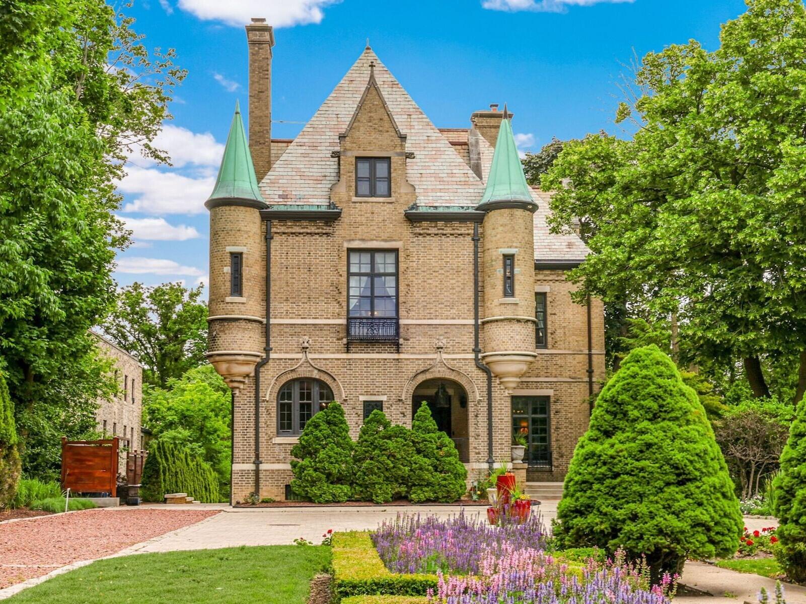 Wisconsin Lake Home for sale (MLS#: 1924358) at 3266 N Lake Dr, in Milwaukee, Wisconsin. (1 of 53)
