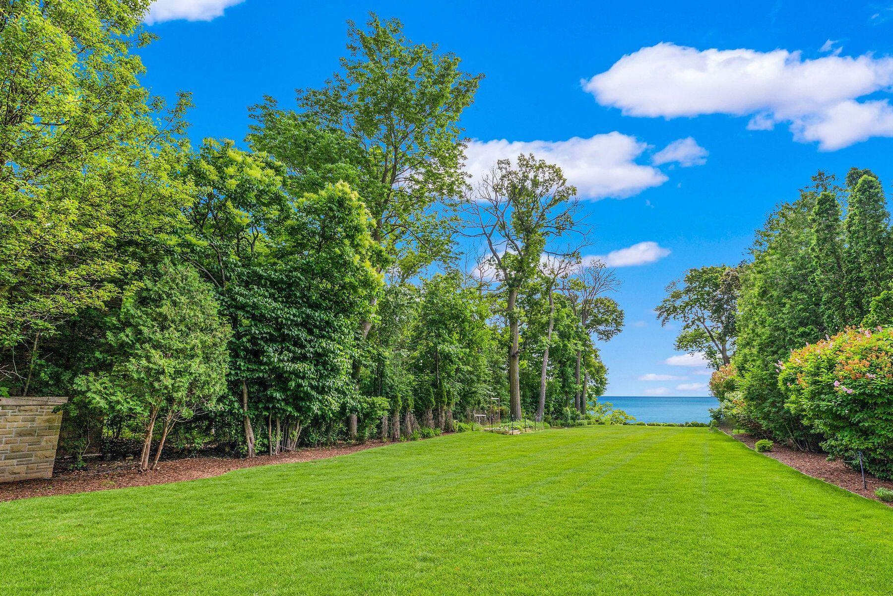 Wisconsin Lake Home for sale (MLS#: 1924358) at 3266 N Lake Dr, in Milwaukee, Wisconsin. (3 of 53)