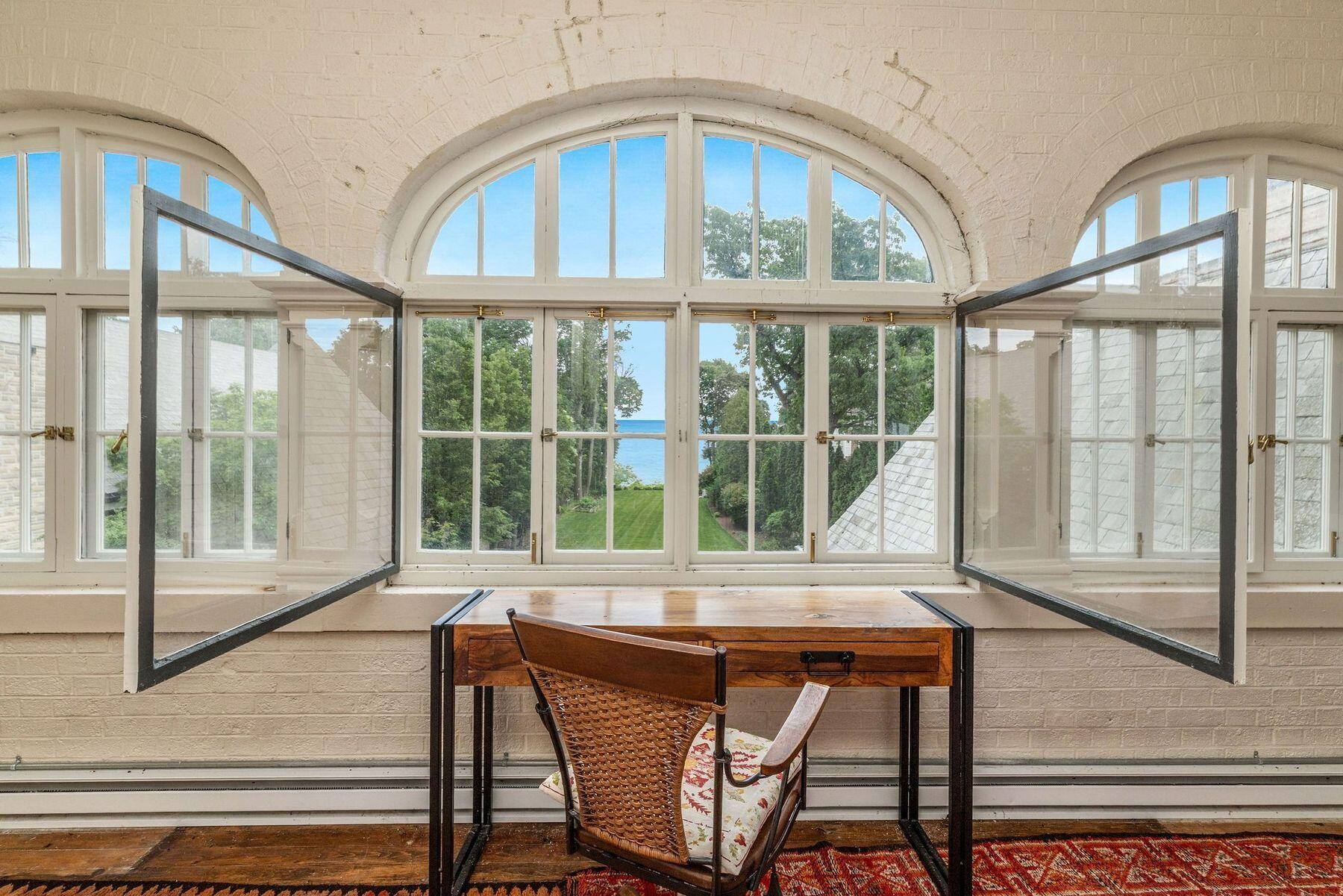 Wisconsin Lake Home for sale (MLS#: 1924358) at 3266 N Lake Dr, in Milwaukee, Wisconsin. (32 of 53)