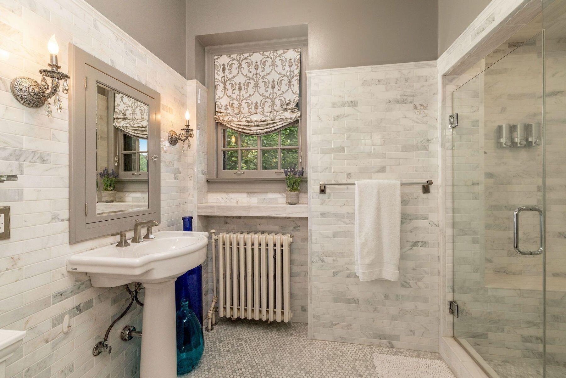 Wisconsin Lake Home for sale (MLS#: 1924358) at 3266 N Lake Dr, in Milwaukee, Wisconsin. (37 of 53)