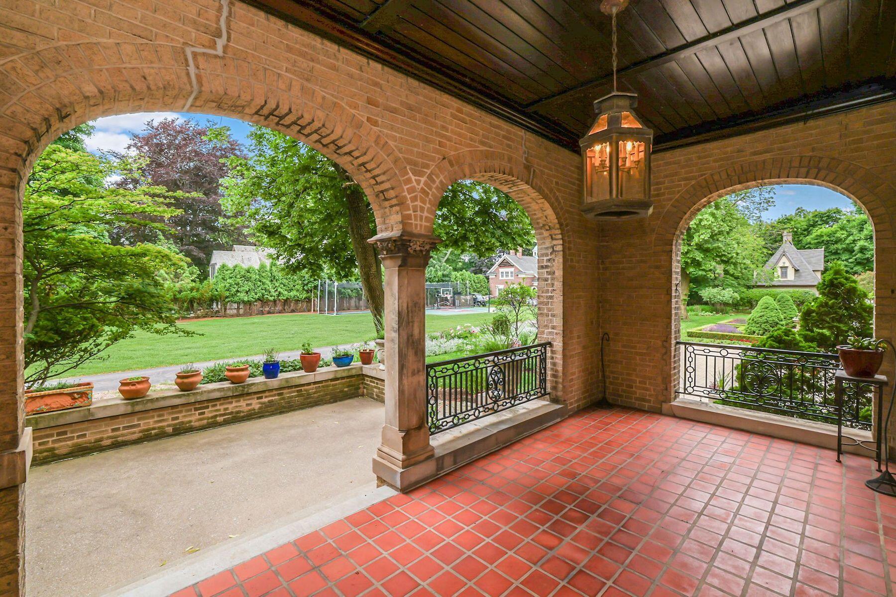 Wisconsin Lake Home for sale (MLS#: 1924358) at 3266 N Lake Dr, in Milwaukee, Wisconsin. (40 of 53)