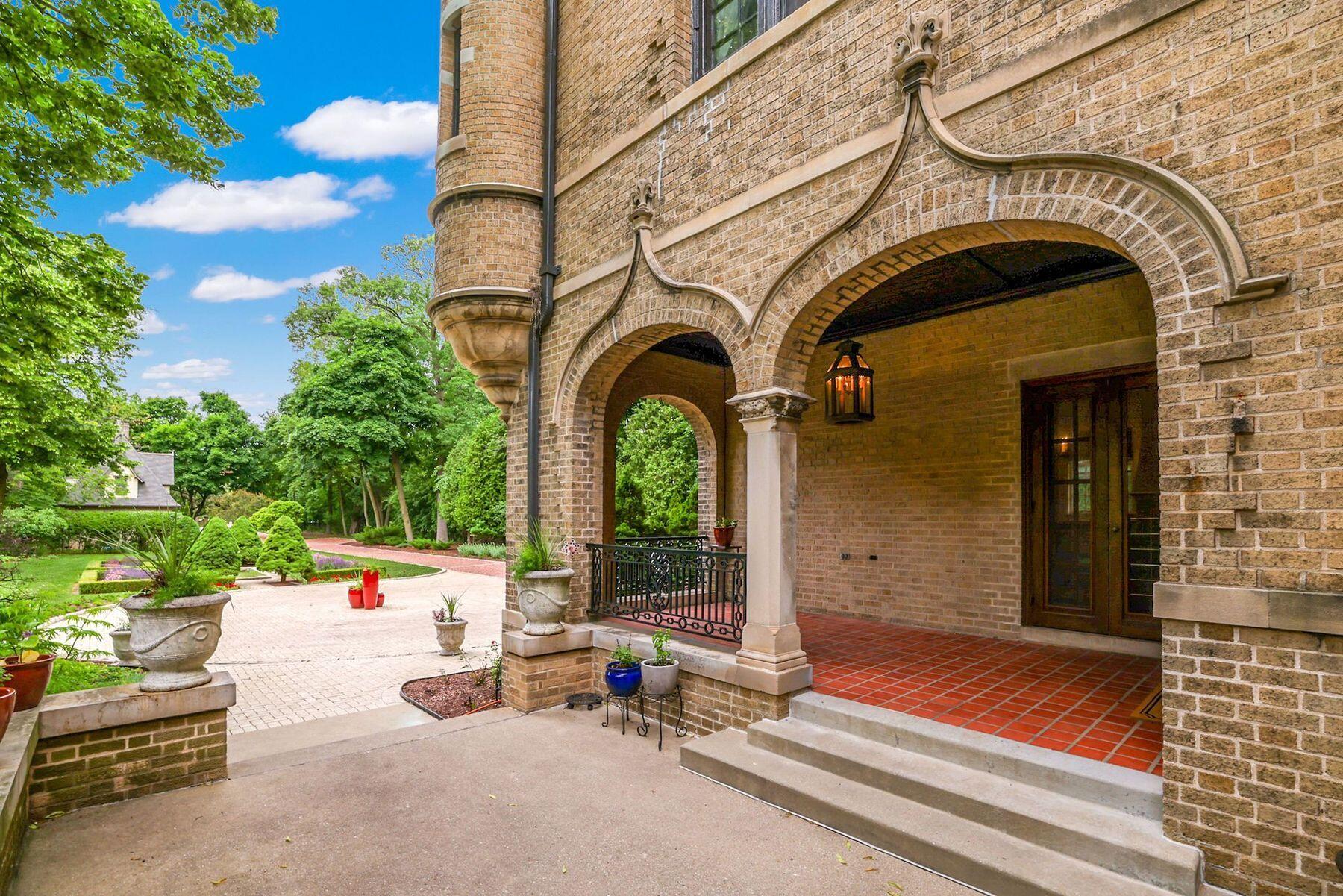 Wisconsin Lake Home for sale (MLS#: 1924358) at 3266 N Lake Dr, in Milwaukee, Wisconsin. (42 of 53)