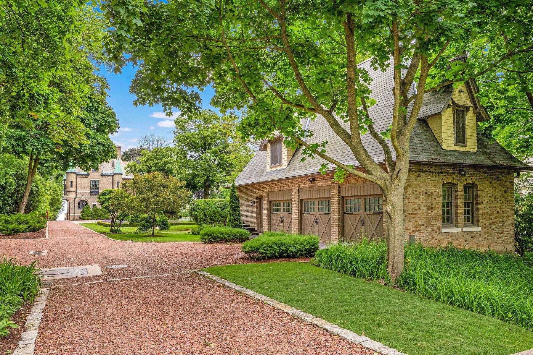 Wisconsin Lake Home for sale (MLS#: 1924358) at 3266 N Lake Dr, in Milwaukee, Wisconsin. (47 of 53)