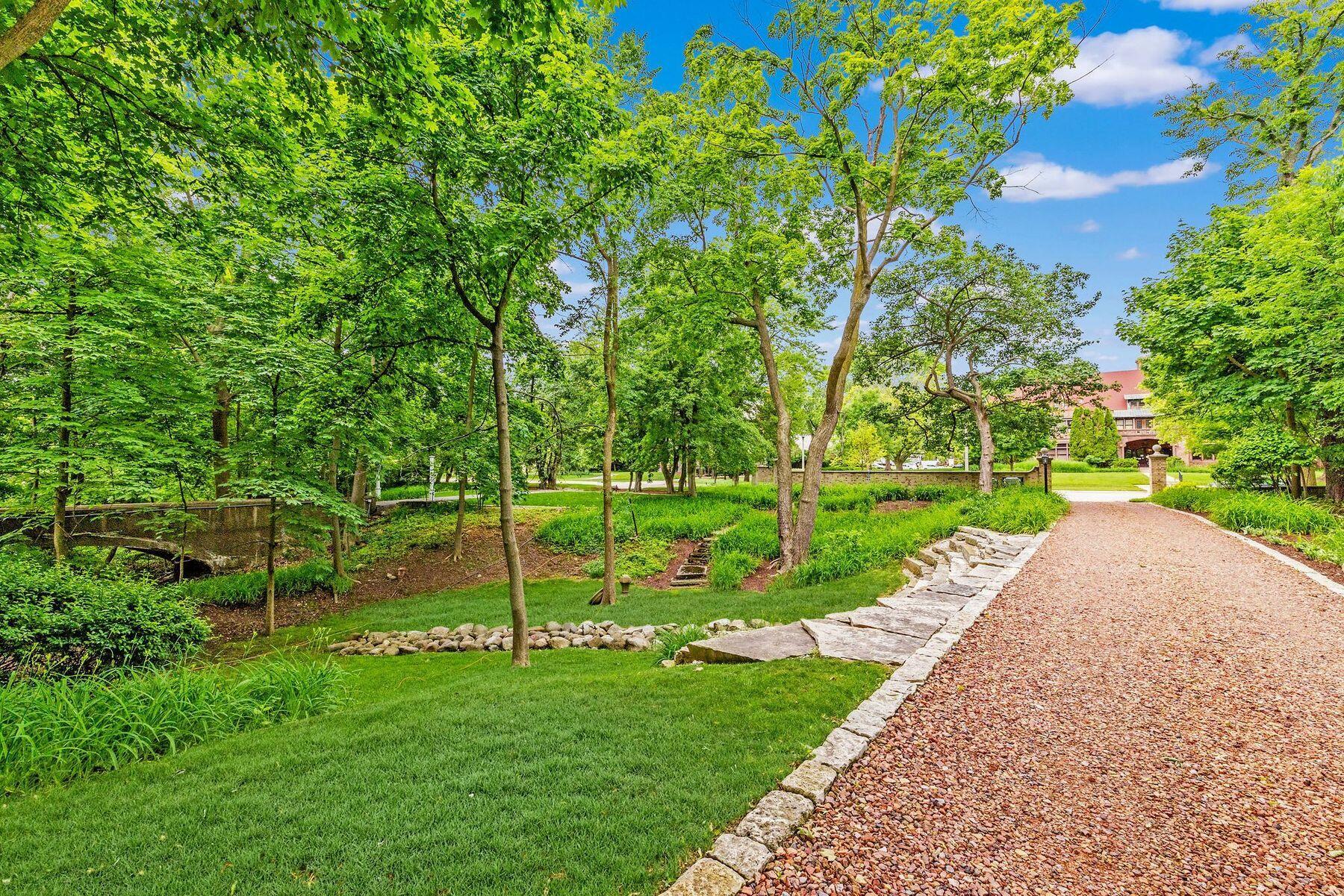Wisconsin Lake Home for sale (MLS#: 1924358) at 3266 N Lake Dr, in Milwaukee, Wisconsin. (48 of 53)