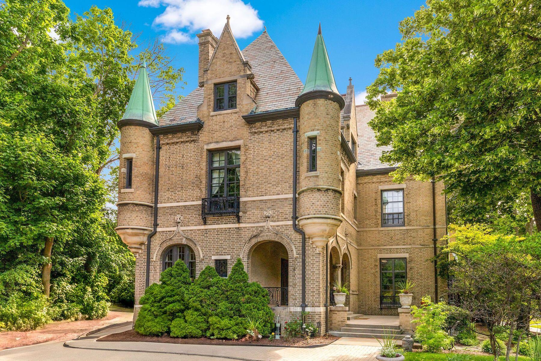 Wisconsin Lake Home for sale (MLS#: 1924358) at 3266 N Lake Dr, in Milwaukee, Wisconsin. (49 of 53)