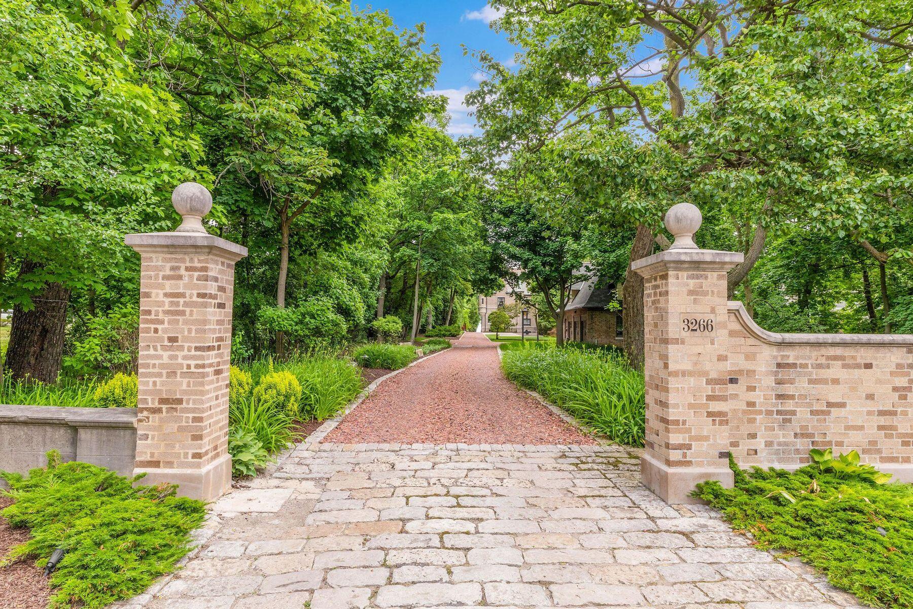 Wisconsin Lake Home for sale (MLS#: 1924358) at 3266 N Lake Dr, in Milwaukee, Wisconsin. (52 of 53)
