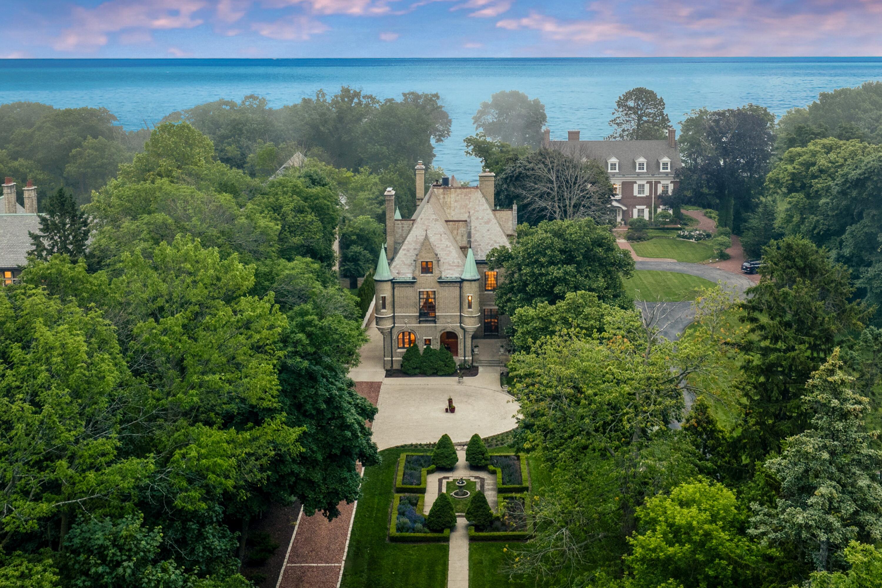 Wisconsin Lake Home for sale (MLS#: 1924358) at 3266 N Lake Dr, in Milwaukee, Wisconsin. (53 of 53)