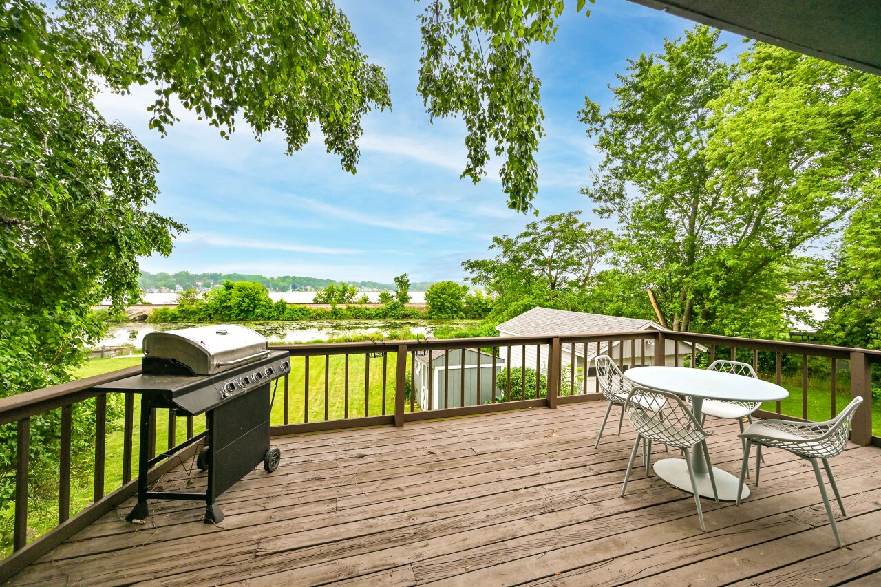 Wisconsin Lake Home for sale (MLS#: 1924393) at 456 W Wisconsin Ave, in Pewaukee, Wisconsin. (15 of 44)