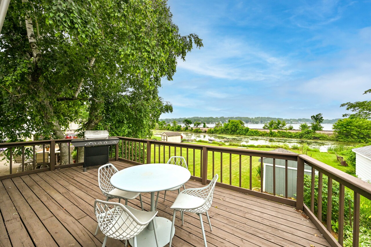 Wisconsin Lake Home for sale (MLS#: 1924393) at 456 W Wisconsin Ave, in Pewaukee, Wisconsin. (16 of 44)