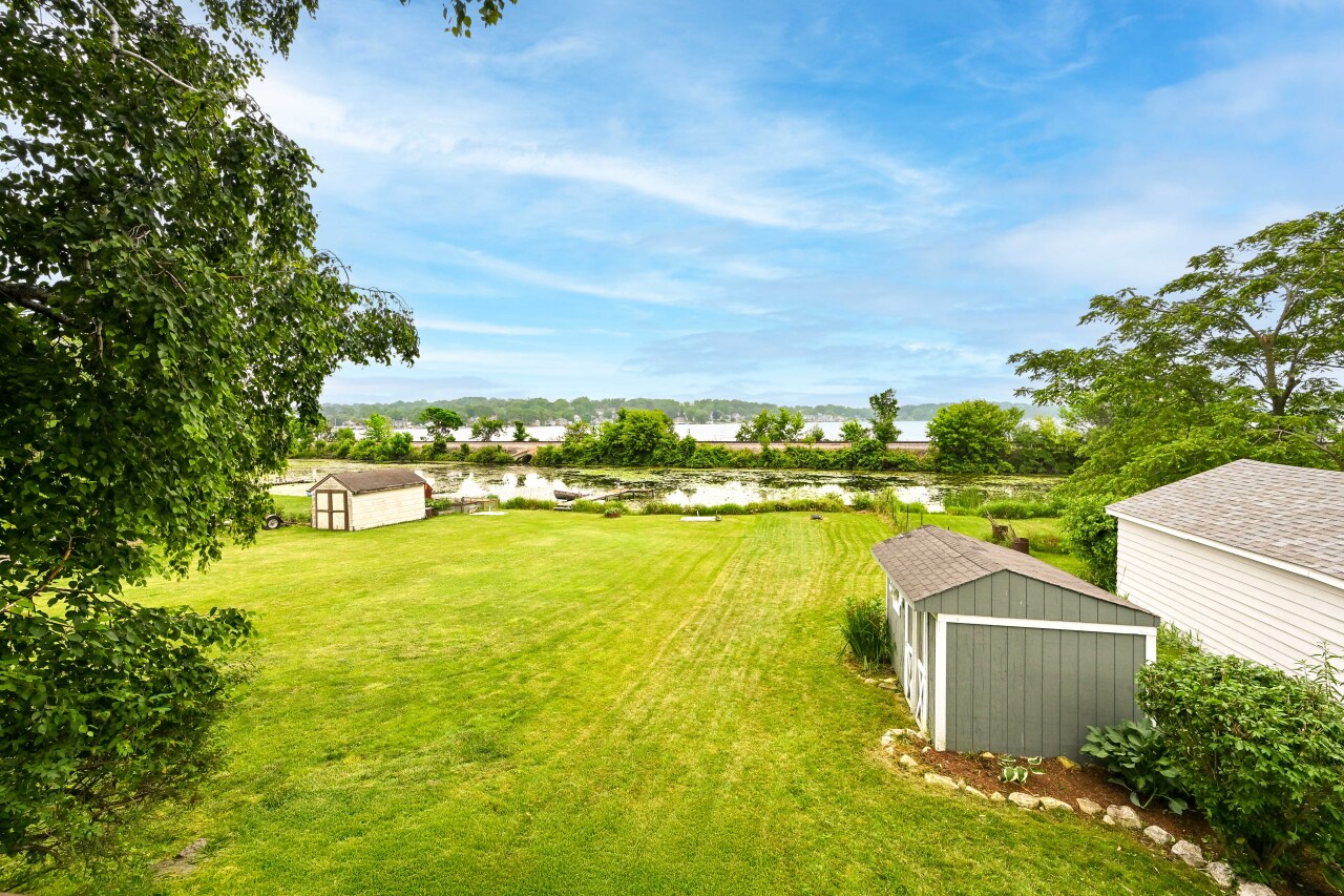 Wisconsin Lake Home for sale (MLS#: 1924393) at 456 W Wisconsin Ave, in Pewaukee, Wisconsin. (17 of 44)
