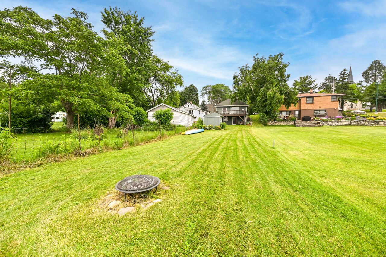 Wisconsin Lake Home for sale (MLS#: 1924393) at 456 W Wisconsin Ave, in Pewaukee, Wisconsin. (20 of 44)