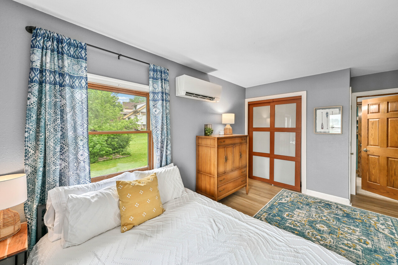 Wisconsin Lake Home for sale (MLS#: 1924393) at 456 W Wisconsin Ave, in Pewaukee, Wisconsin. (23 of 44)