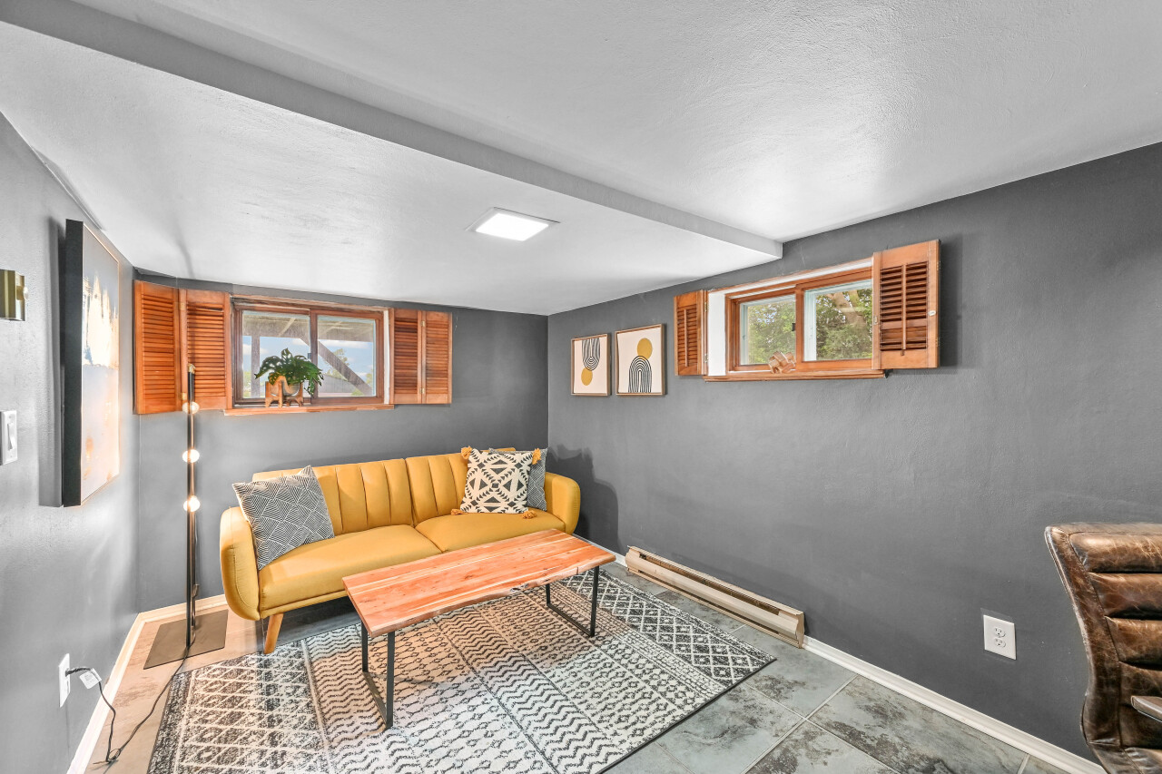 Wisconsin Lake Home for sale (MLS#: 1924393) at 456 W Wisconsin Ave, in Pewaukee, Wisconsin. (25 of 44)
