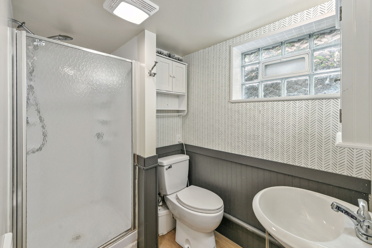 Wisconsin Lake Home for sale (MLS#: 1924393) at 456 W Wisconsin Ave, in Pewaukee, Wisconsin. (27 of 44)
