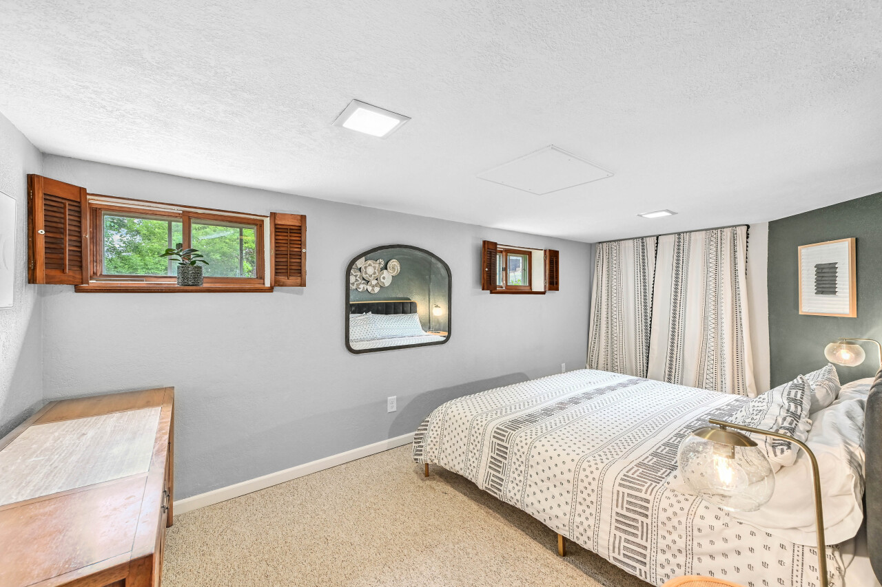 Wisconsin Lake Home for sale (MLS#: 1924393) at 456 W Wisconsin Ave, in Pewaukee, Wisconsin. (28 of 44)