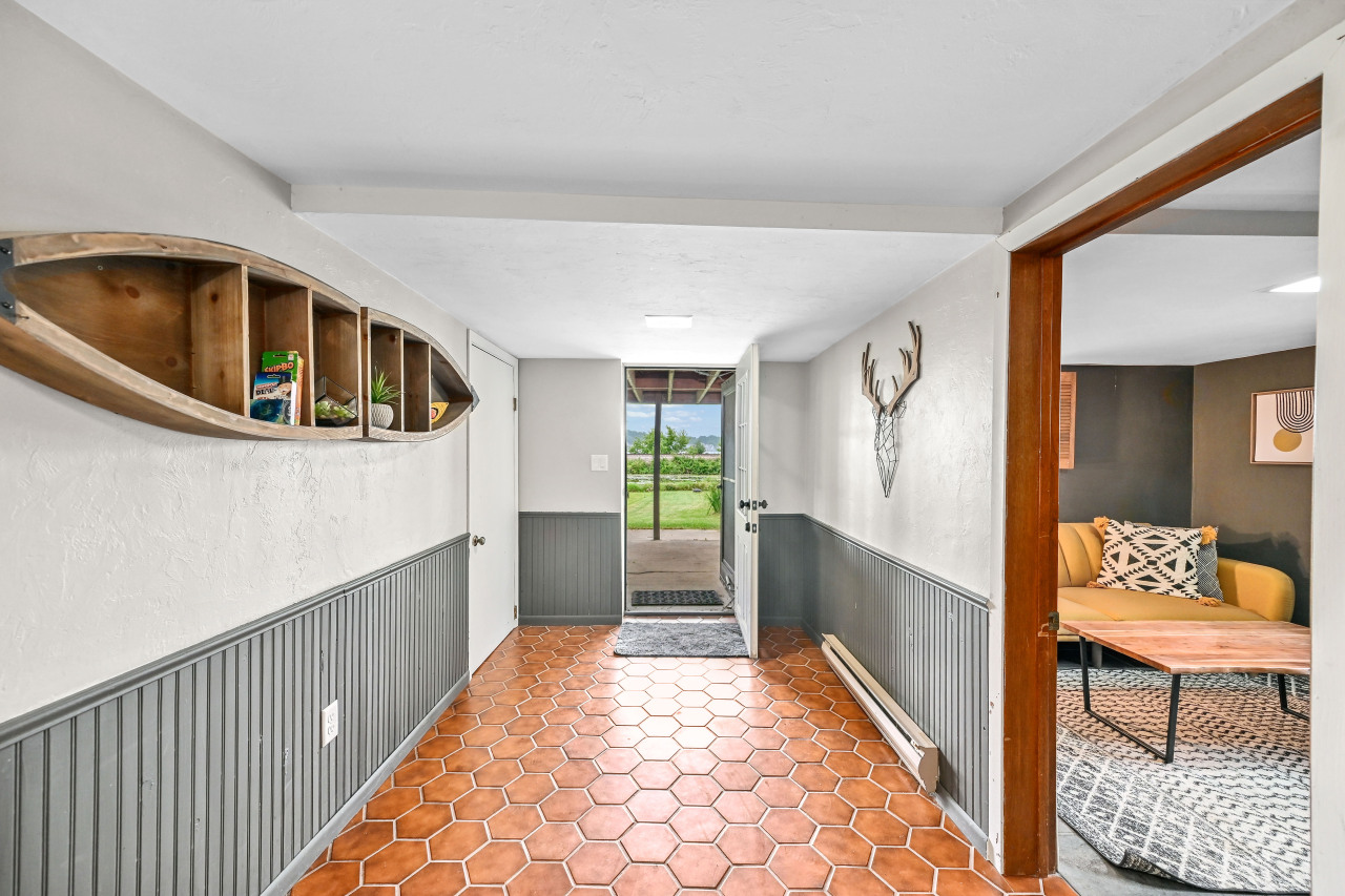 Wisconsin Lake Home for sale (MLS#: 1924393) at 456 W Wisconsin Ave, in Pewaukee, Wisconsin. (30 of 44)