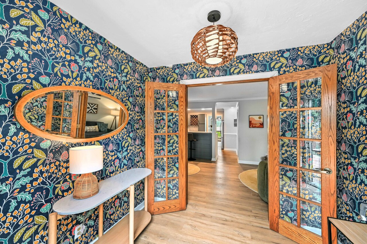 Wisconsin Lake Home for sale (MLS#: 1924393) at 456 W Wisconsin Ave, in Pewaukee, Wisconsin. (4 of 44)