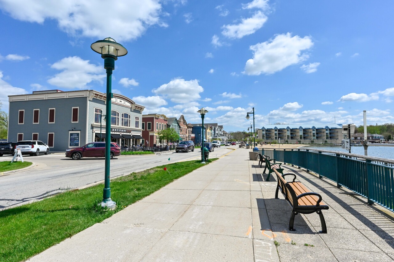 Wisconsin Lake Home for sale (MLS#: 1924393) at 456 W Wisconsin Ave, in Pewaukee, Wisconsin. (35 of 44)
