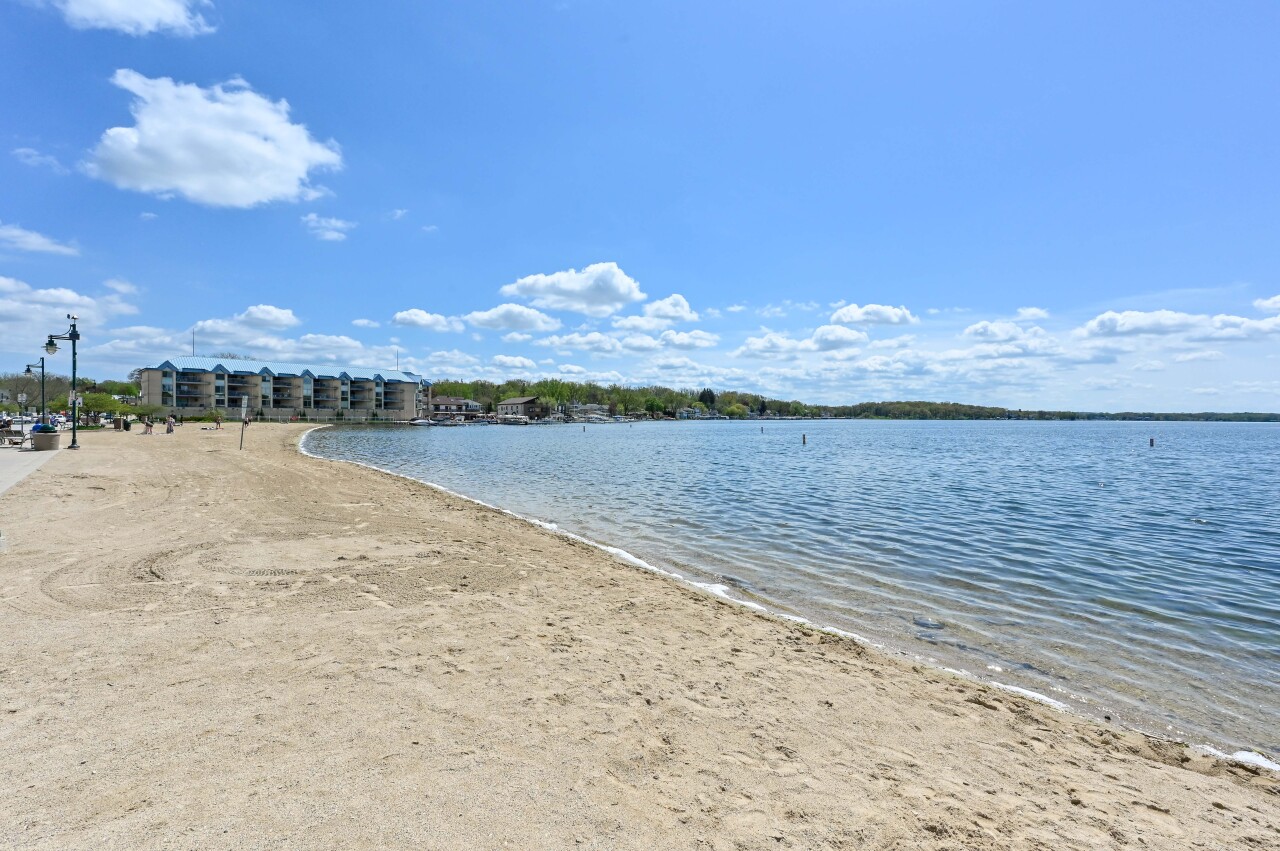 Wisconsin Lake Home for sale (MLS#: 1924393) at 456 W Wisconsin Ave, in Pewaukee, Wisconsin. (36 of 44)