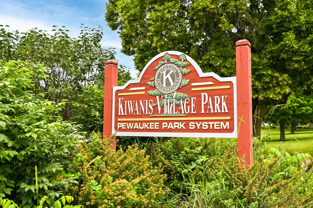 Wisconsin Lake Home for sale (MLS#: 1924393) at 456 W Wisconsin Ave, in Pewaukee, Wisconsin. (39 of 44)