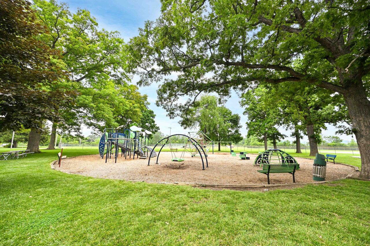 Wisconsin Lake Home for sale (MLS#: 1924393) at 456 W Wisconsin Ave, in Pewaukee, Wisconsin. (40 of 44)