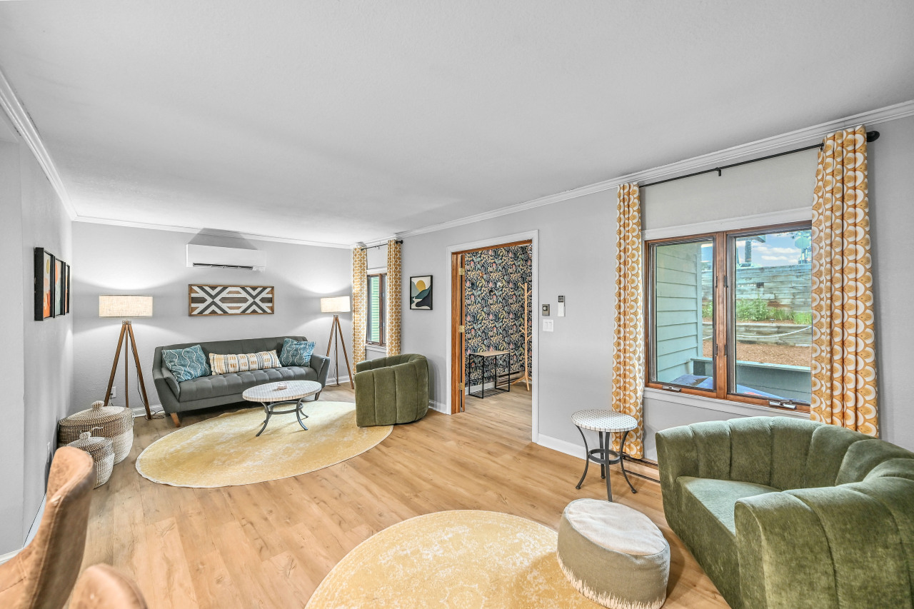 Wisconsin Lake Home for sale (MLS#: 1924393) at 456 W Wisconsin Ave, in Pewaukee, Wisconsin. (5 of 44)