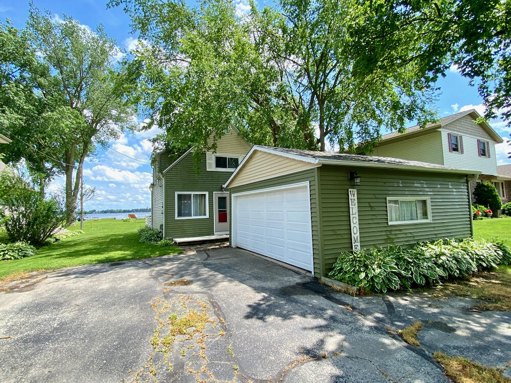 Wisconsin Lake Home for sale (MLS#: 1924428) at 25225 W Loomis Rd, in Waterford, Wisconsin. (6 of 24)